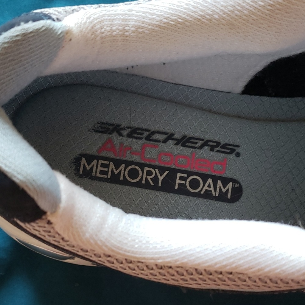 EUC Skechers D'Lites Memory Foam Sneakers - Picture 3 of 7